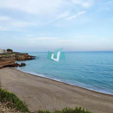 Renovated With Shared Pool 50m From The Beach *